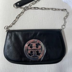 Tory burch leather purse.